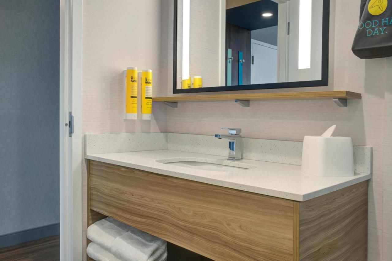 Tru By Hilton Toronto Airport West Hotel 3*