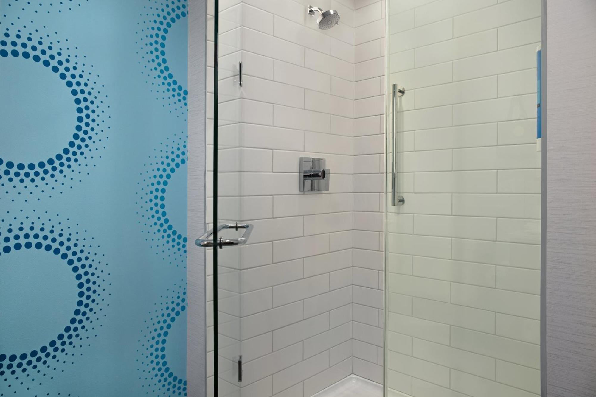 Tru By Hilton Toronto Airport West 3*