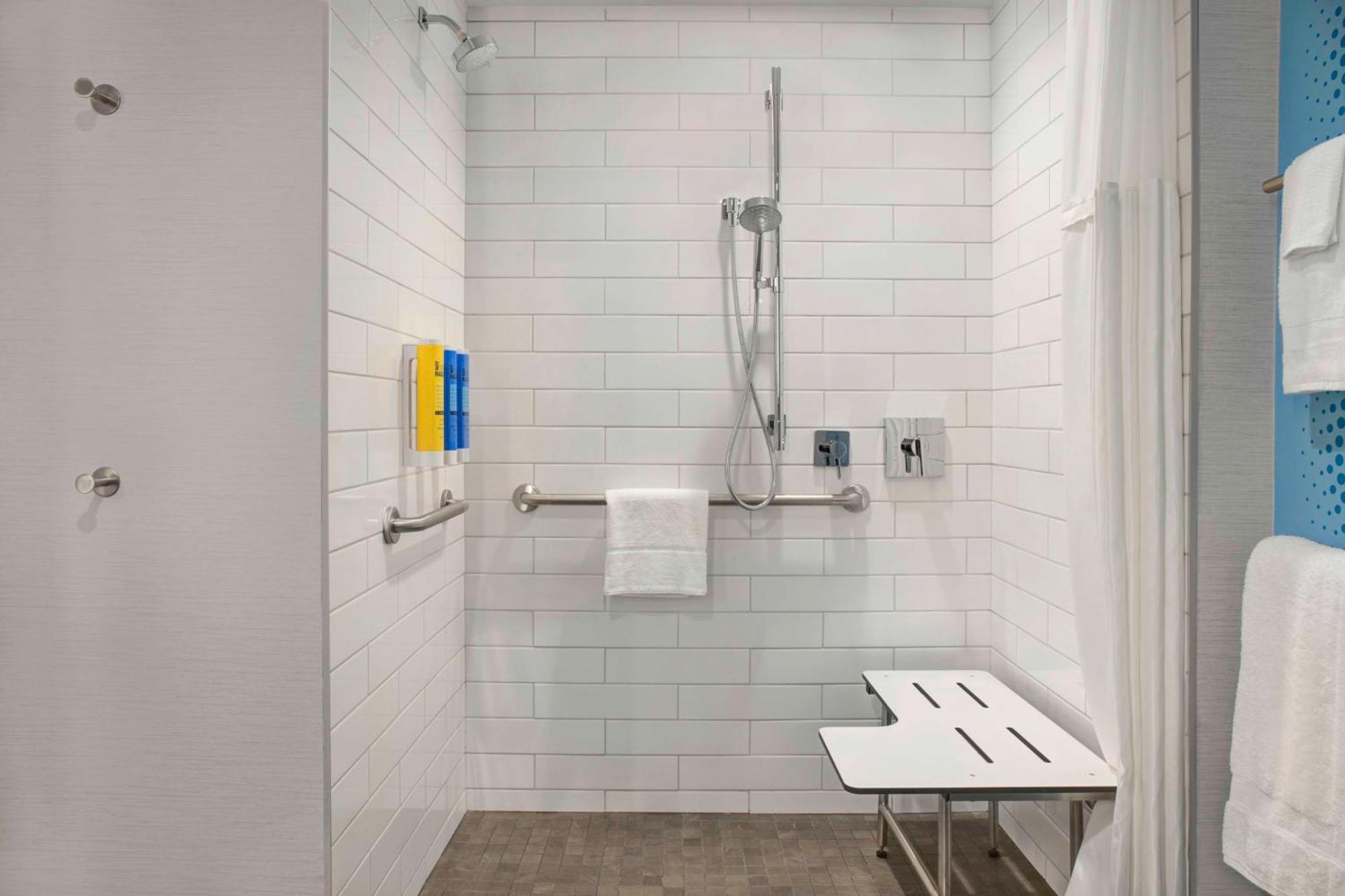 Hotel Tru By Hilton Toronto Airport West